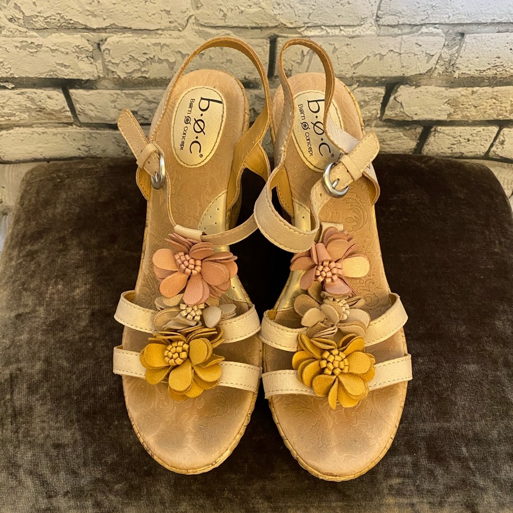 b.o.c light beige wedge Sandle